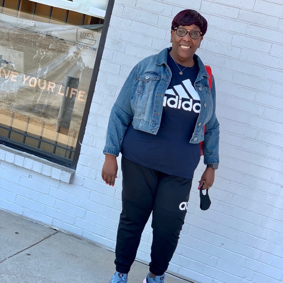 Profile Picture of Regina Manning (@regina_manning) on Poshmark