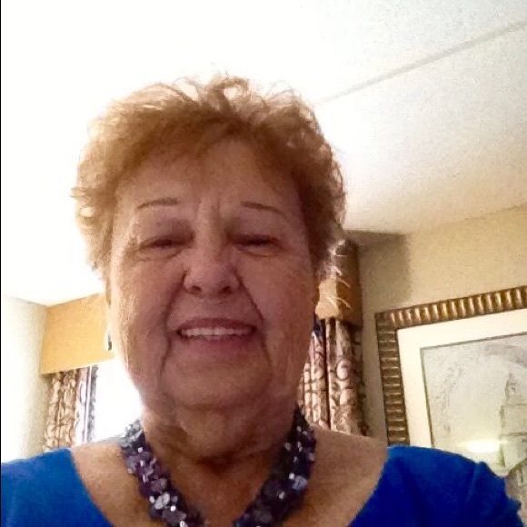 Profile Picture of Dorothy Thomas melocchi (@boobooknee) on Poshmark