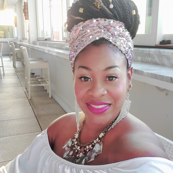 Profile Picture of Yolanda Thornton (@ynthornton) on Poshmark