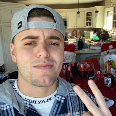 Profile Picture of Chris Henn (@cghenn21) on Twitter