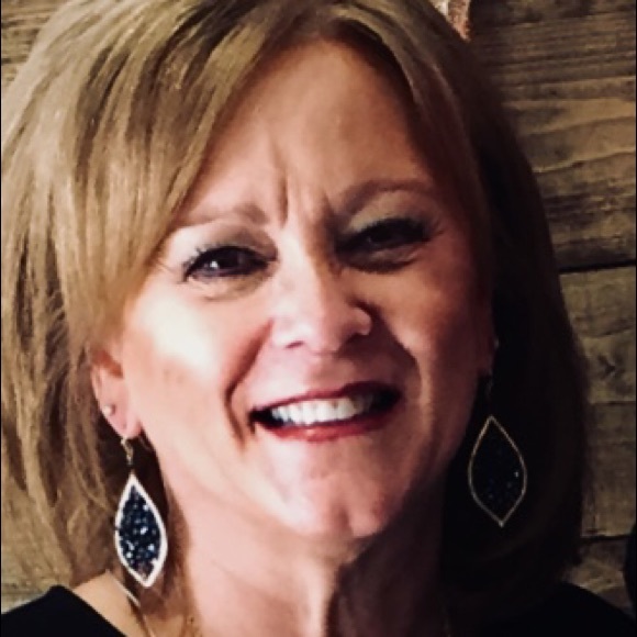 Profile Picture of Joy Chase (@cudabear1) on Poshmark