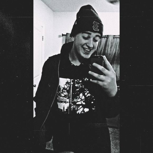 Profile Picture of Michael Jackman (@mikejackk) on Poshmark