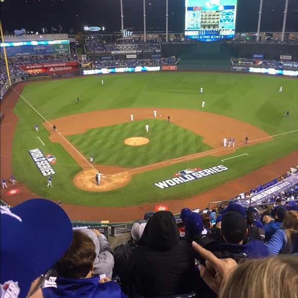 Profile Picture of Alex Bangert (@alexbangert) on Poshmark