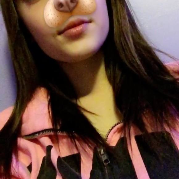 Profile Picture of Desiree Stempien (@desiree_collins) on Poshmark