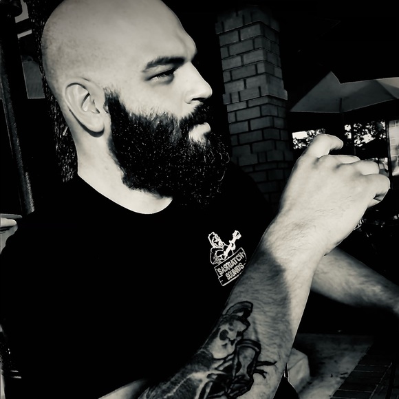 Profile Picture of Nestor Flores (@nestorflores995) on Poshmark