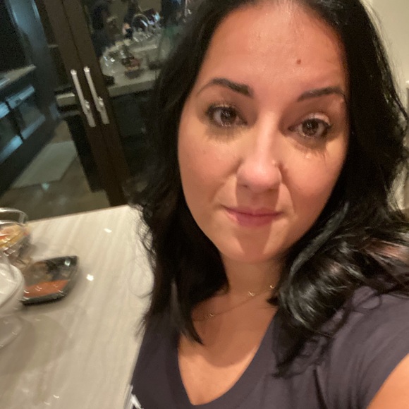 Profile Picture of Sabrina Guarascio (@sabgua) on Poshmark