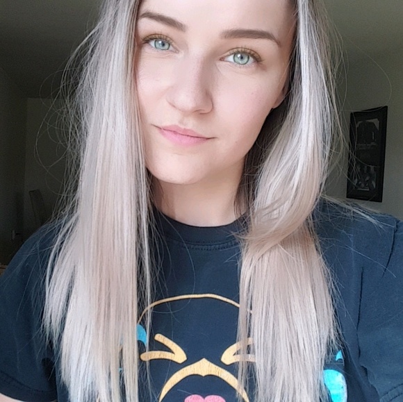 Profile Picture of Cheyenne Anders (@cheyyanders) on Poshmark