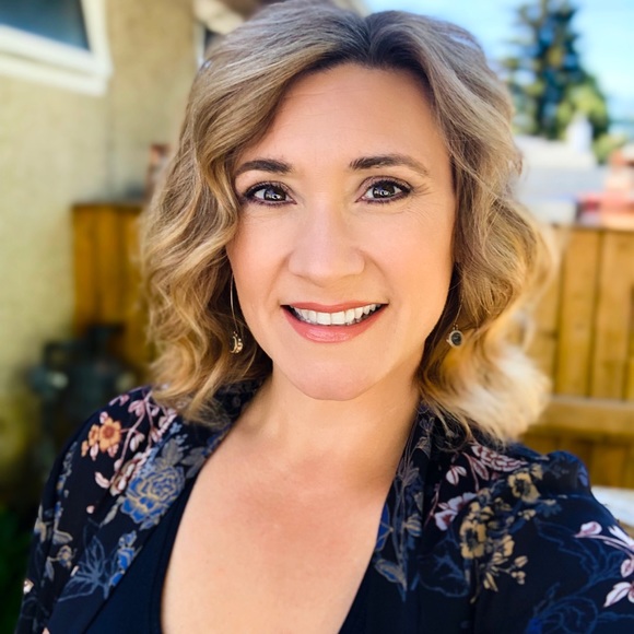 Karen Diaper - Poshmark Profile Picture of Karen Diaper (@karendiaper) on Poshmark