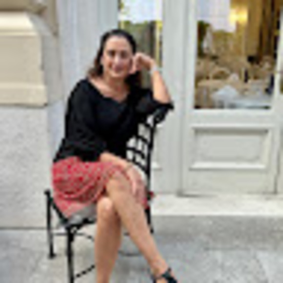 Profile Picture of Susanne Khalili (@sujkay) on Poshmark