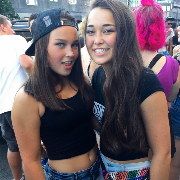 Profile Picture of Mahaela Aguigui (@mahaelaaguigui) on Poshmark