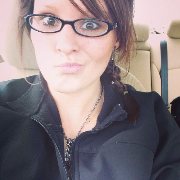 Profile Picture of Nicole Vennard (@sonicolelyn) on Poshmark