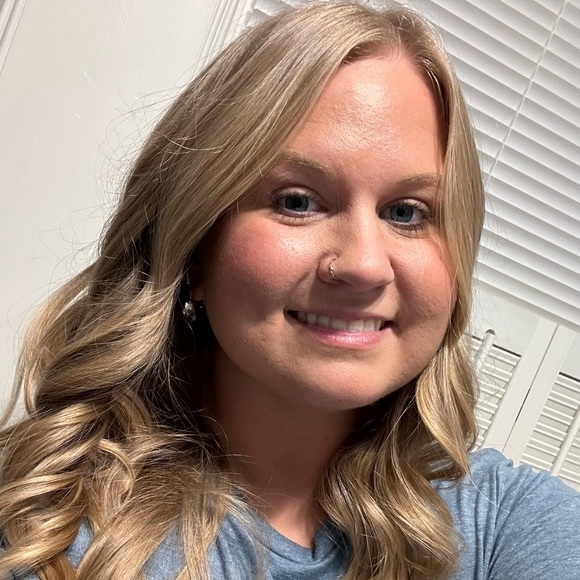 Profile Picture of Elissa Chard (@elissac645) on Poshmark