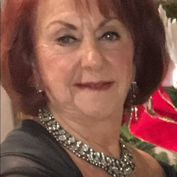 Profile Picture of Vivien Fioriglio (@vivi1029423) on Poshmark