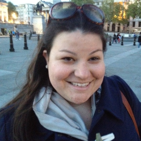 Profile Picture of Sara Schultz (@saraschultz189) on Poshmark
