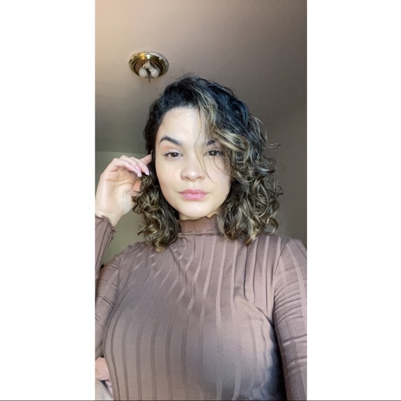 Profile Picture of Annie Perez (@annieperez_) on Poshmark