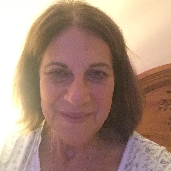 Profile Picture of Debbi Cocuzza (@dlcocuzza2) on Poshmark