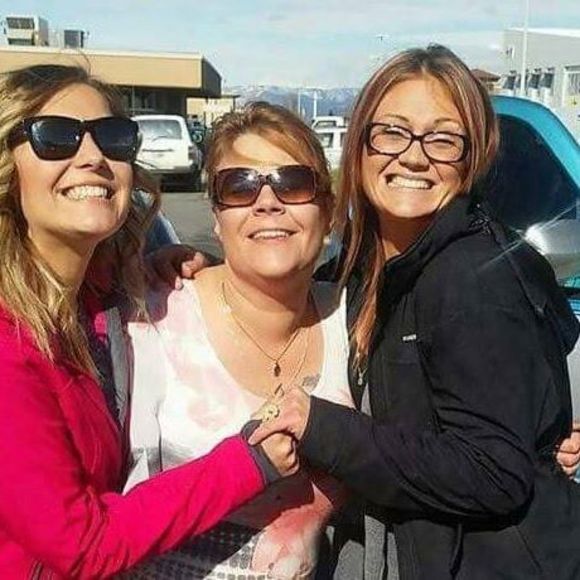 Profile Picture of Machelle Zueger (@mzueger72) on Poshmark