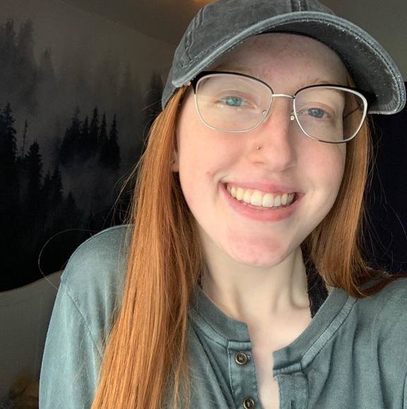 Profile Picture of Jaylyn Nicolle (@jaylyn_nicolle) on Poshmark