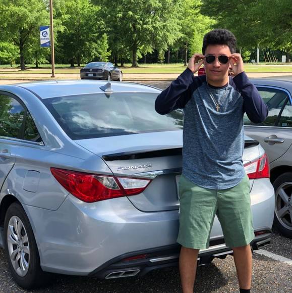 Profile Picture of Victor Almonte (@victor_almonte) on Poshmark