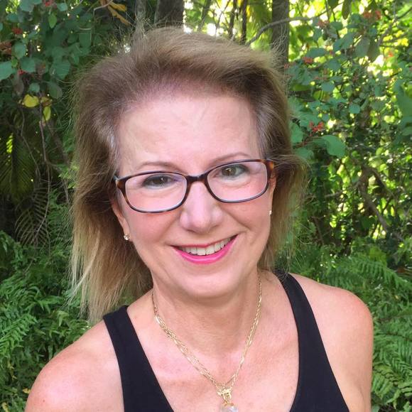 Profile Picture of Wendy Kornfield (@wkornfield) on Poshmark