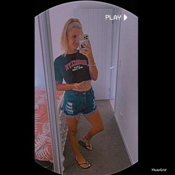Profile Picture of Tasmyn Luzzi (@tasmynlynette) on Poshmark