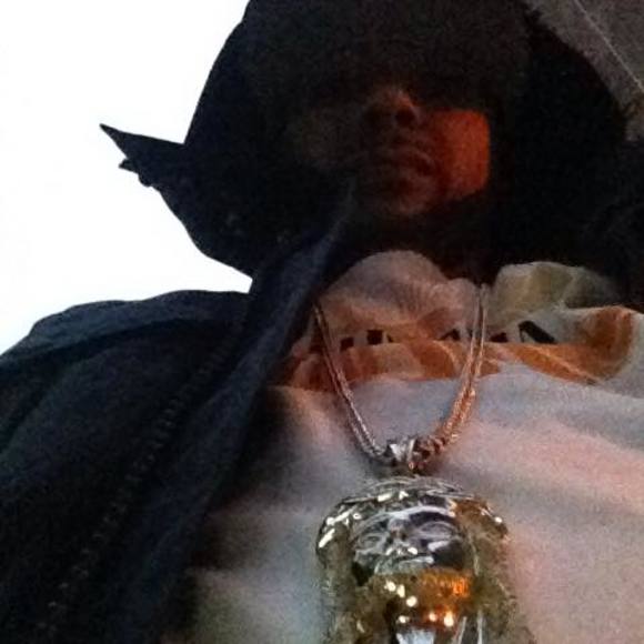 Profile Picture of Ronbo Obnor (@ronmoret) on Poshmark