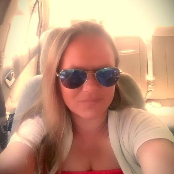 Profile Picture of Kristen Hanawalt (@hanawk) on Poshmark