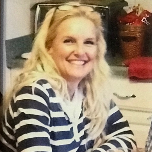 Profile Picture of Joele Cardwell (@joelec66) on Poshmark