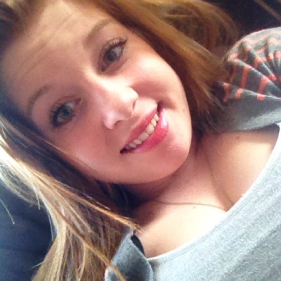 Profile Picture of Danielle Guthridge (@danielleyy143) on Poshmark