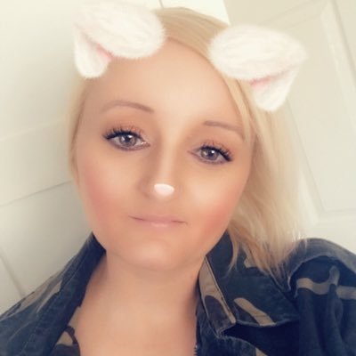 Profile Picture of Robyn-Leigh (@RobynLeigh210) on Twitter