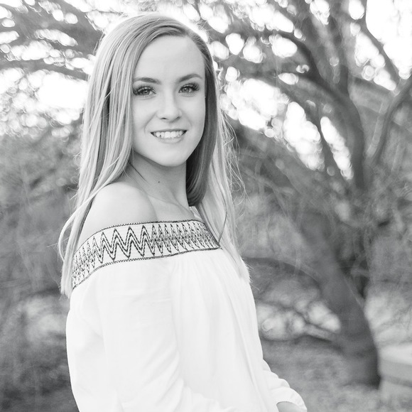 Profile Picture of Jess Bednorz (@jessbednorz) on Poshmark