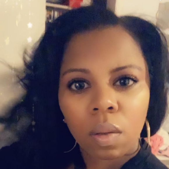 Profile Picture of Sophie Evison (@sophie810) on Poshmark