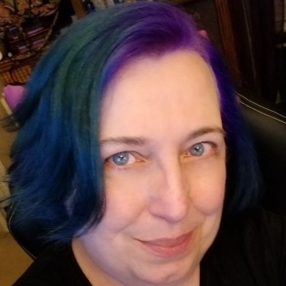 Profile Picture of Carole Bennett (@indigotea) on Poshmark
