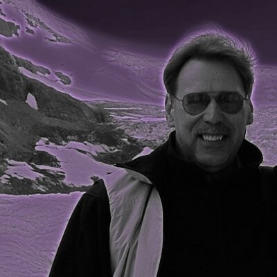 Profile Picture of Dennis Szymanski (@artzie8) on Twitter