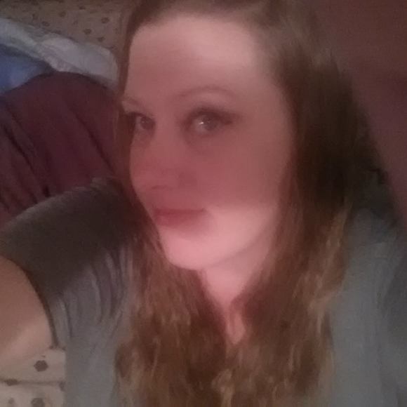 Profile Picture of Shawna Exline (@shawnasu) on Poshmark