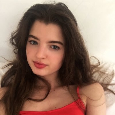 Profile Picture of Emily Steen (@emilysteen_) on Twitter