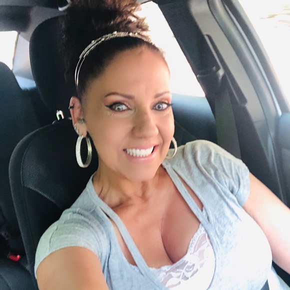 Profile Picture of Reba Smith (@rebamary) on Poshmark