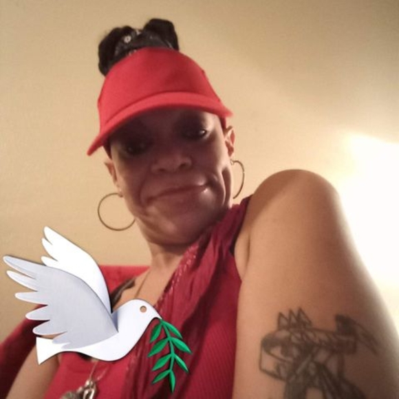 Profile Picture of Anitra Davis (@davis19744847) on Poshmark