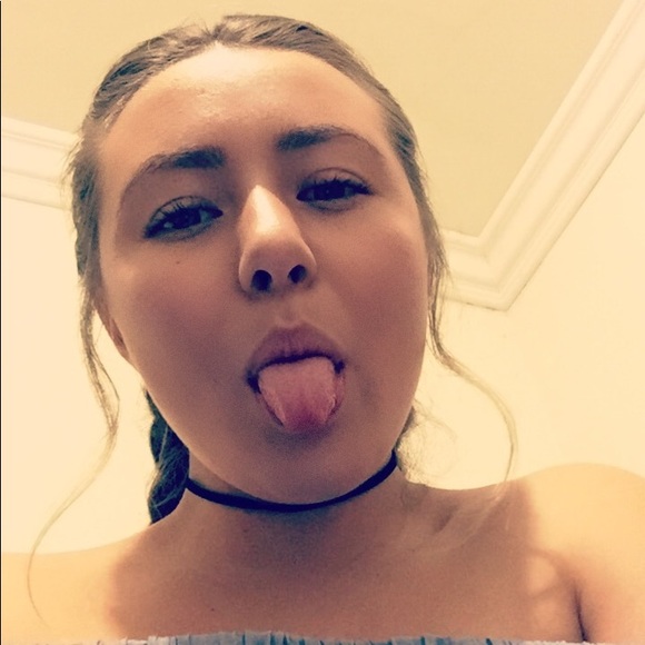 Profile Picture of Emily Encinas (@emillu10) on Poshmark