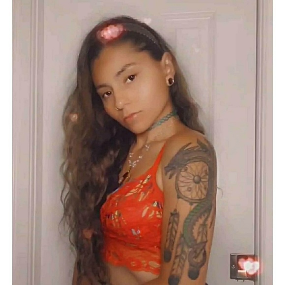 Profile Picture of Samantha Pickles (@picksbajam) on Poshmark