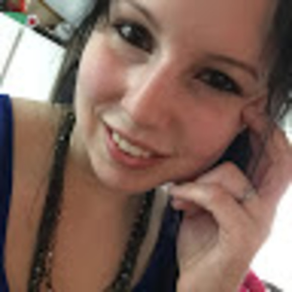 Profile Picture of Amanda Underdahl (@underdahl28) on Poshmark