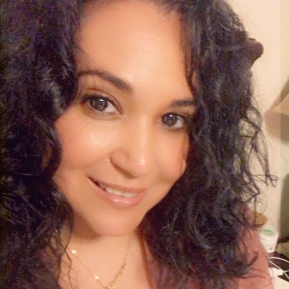 Profile Picture of Jemmy De castro (@jemmy_d) on Poshmark