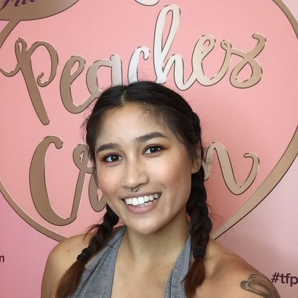 Gabrielle Balanon - Poshmark Profile Picture of Gabrielle Balanon (@gbalanon) on Poshmark