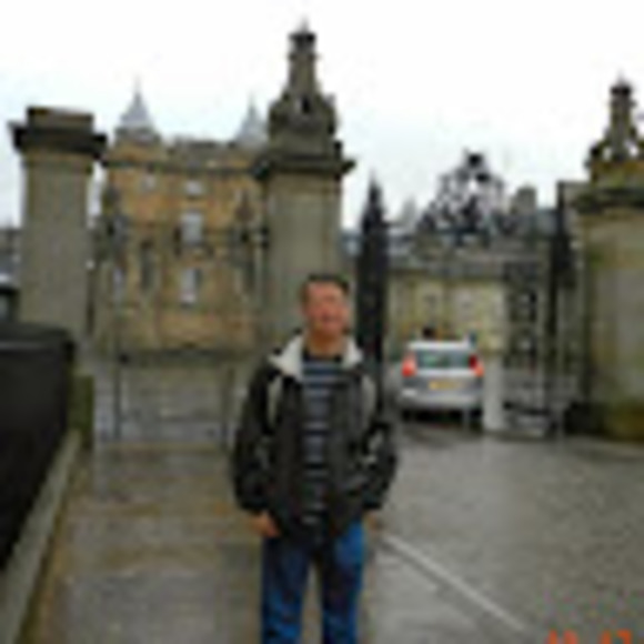 Profile Picture of Simon Wu (@simonzwu) on Poshmark