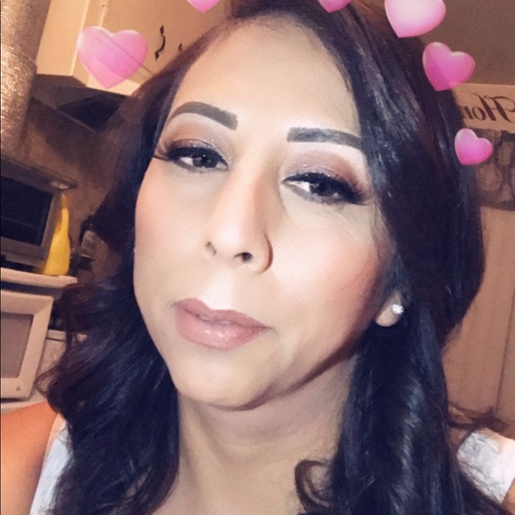 Profile Picture of Araceli Rivera (@victceli1116) on Poshmark