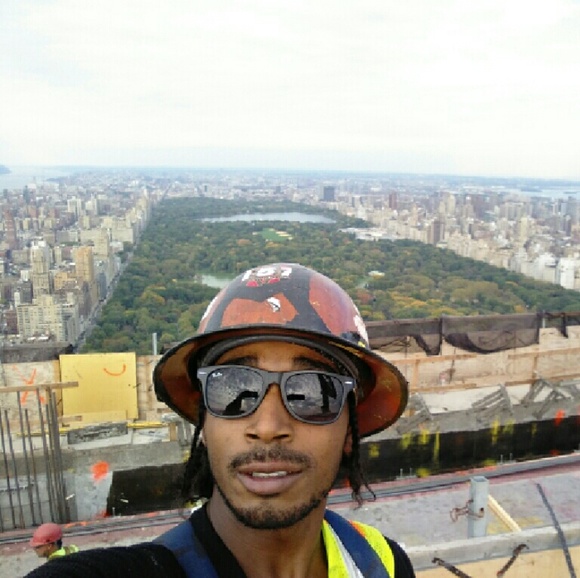 Profile Picture of Lawrence Martin (@lawmart1991) on Poshmark