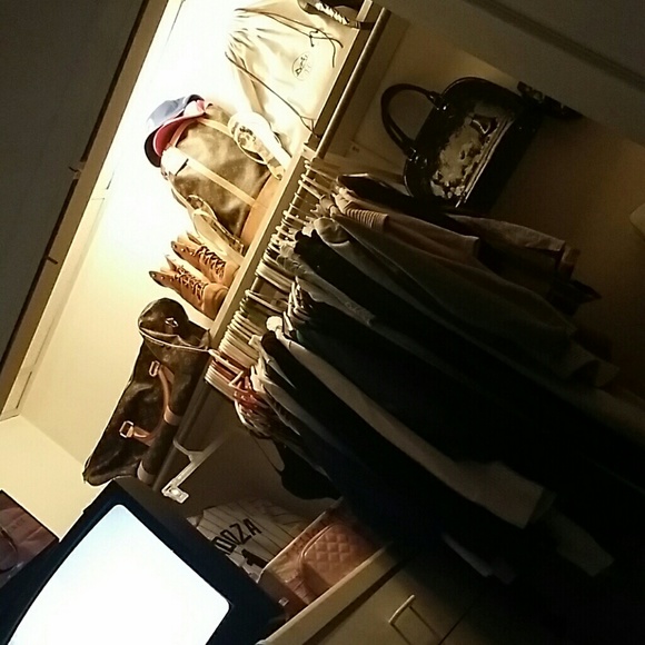 Profile Picture of Amanda Rodriguez (@arodmm1590) on Poshmark