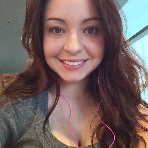 Profile Picture of Emily Dandaro (@chloedandaro) on Poshmark