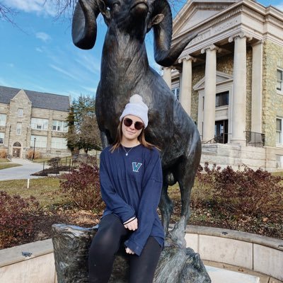 Profile Picture of Meredith Edwards (@Meredit59614810) on Twitter