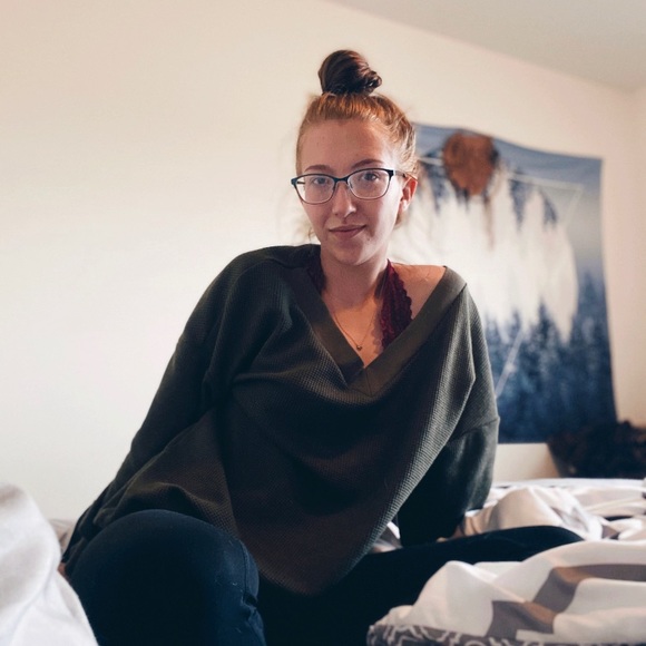 Profile Picture of Lindsay Dommer (@ldommer18) on Poshmark